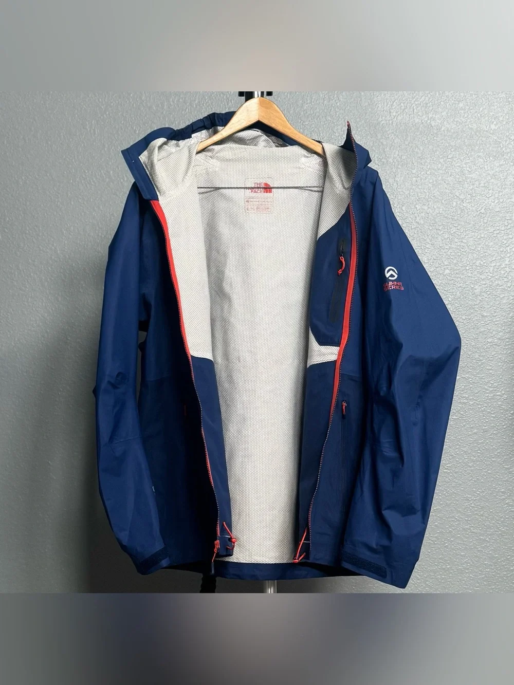 The North Face Men's Summit Series HyVent 2.5L Hooded Rain Jacket Size XL